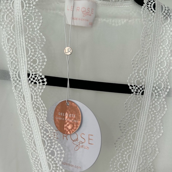 Elegant White Lace Trim Robe - Picture 6 of 11